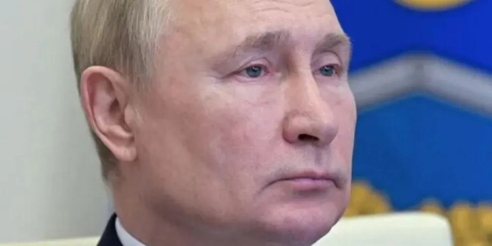 Vladimir Vladimirovich Putin é alegadamente responsável pelo crime de guerra