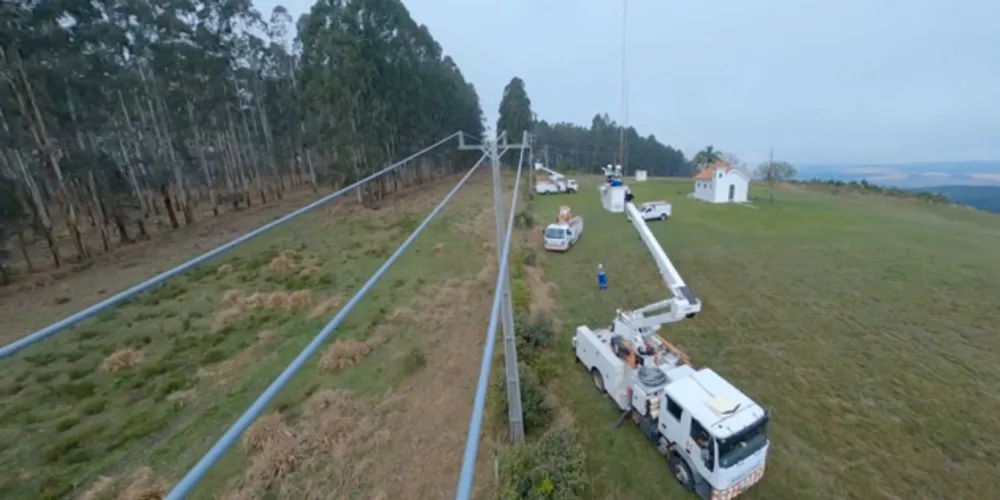 No total, R$ 2,8 bilhões são previstos em investimentos por parte 
da Copel até o final do programa, na construção de redes trifásicas