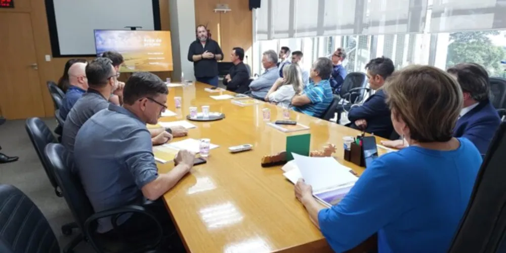 O projeto foi apresentado em reunião com a prefeita Elizabeth Schmidt e os secretários  de Infraestrutura e Planejamento