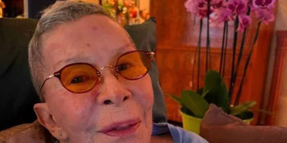 Cantora trata um câncer de pulmão