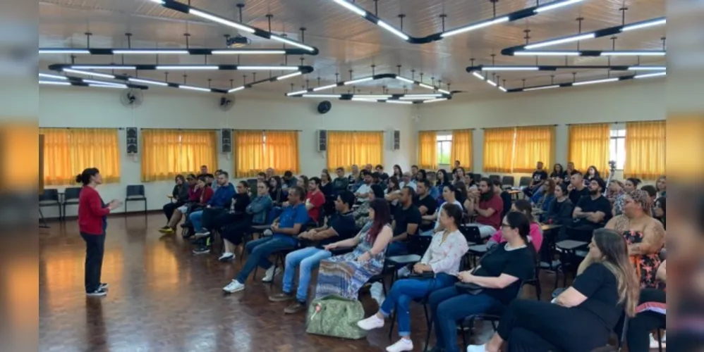 O evento que aconteceu no salão de eventos da Igreja São José contou com 90 pessoas, que entenderam um pouco sobre o mundo da palhaçaria, como essa prática foi chegar nos hospitais