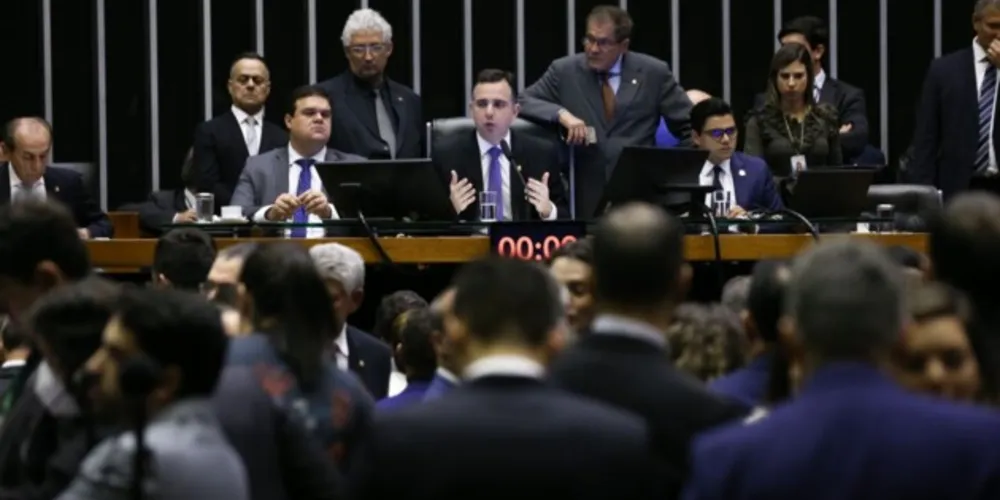 O colegiado será formado por 16 deputados e 16 senadores titulares