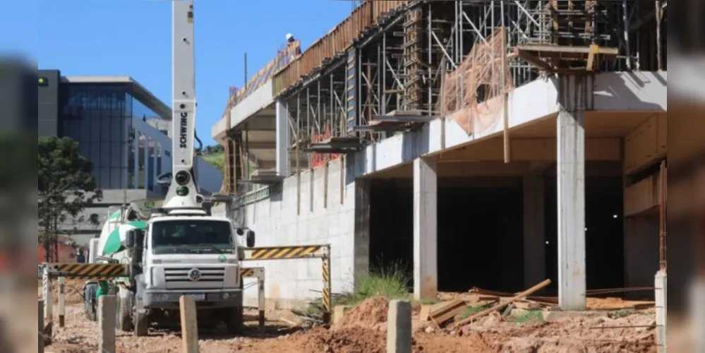 Obras de construção avançam e projeto entra na fase de negociações com diferentes marcas do varejo que estarão presentes no empreendimento previsto para inaugurar no segundo semestre do próximo ano