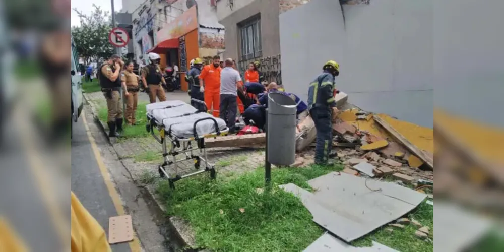 No momento do desabamento, o rapaz havia saído do imóvel para desligar um relógio d’água, que havia quebrado