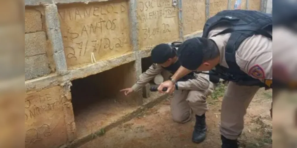 Os militares foram até o local e ouviram gritos de socorro vindos do sepulcro