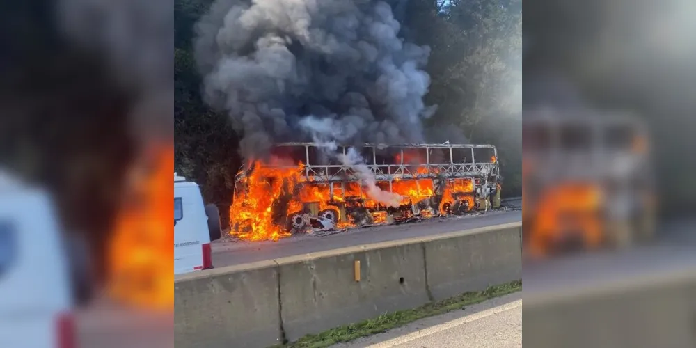 Ônibus de turismo pegou fogo na BR 277 na serra do mar Km 47 em Morretes