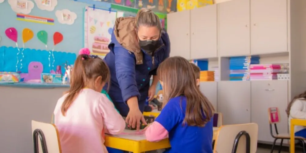 No total, são 324 vagas, distribuídas em onze polos de ensino, com início das aulas em março