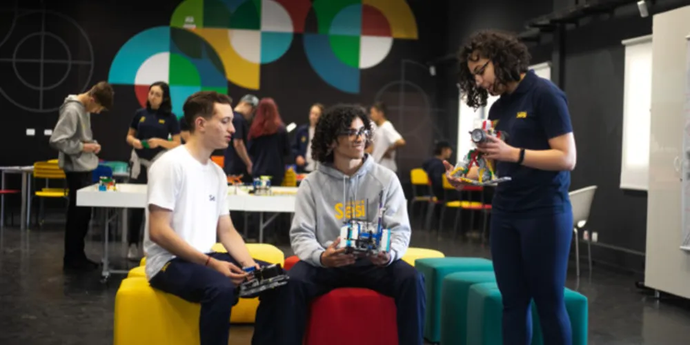 Em 2013, o Colégio Sesi inseriu a robótica na prática educacional como atividade extracurricular