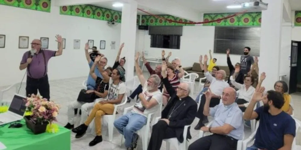 O evento é promovido pela Iniciativa das Religiões Unidas, que reúne mais de uma dezena de entidades de diversas tradições religiosas em Ponta Grossa, como Cristianismo, Islamismo, Hinduísmo, Espiritismo Kardecista, Umbanda, Candomblé, Tradições Indígenas e outras manifestações de fé.