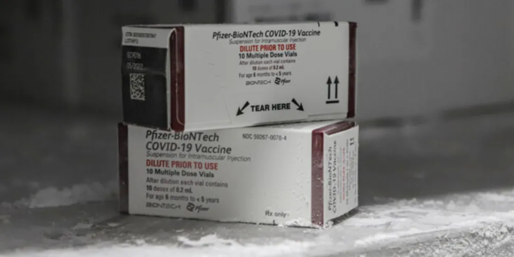 Centro de Medicamentos do Paraná (Cemepar) recebe o primeiro lote de vacinas contra a Covid-19, da Pfizer BioNTech, para crianças de seis meses a dois anos (2 anos, 11 meses e 29 dias).