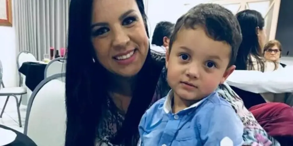 Vanessa e o filho Pedro morreram num acidente ocorrido na BR-376