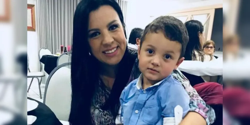 Vanessa e o filho Pedro morreram num acidente ocorrido na BR-376