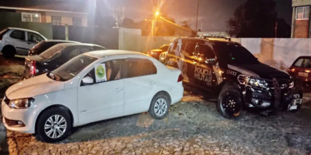 Volkswagen Voyage usado no crime estava com alerta de furto/roubo