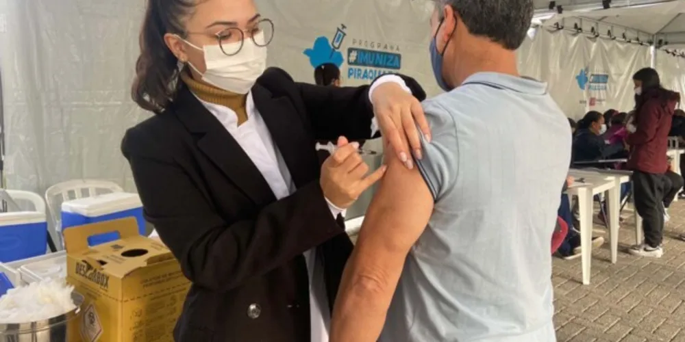 Dia D de Vacinação ajudou paranaenses a atualizar proteção nos 399 municípios