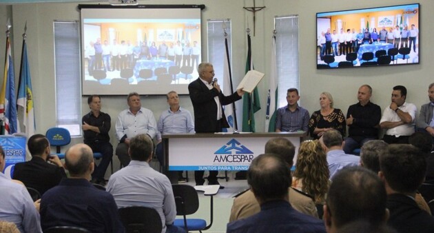 Presidente da entidade e prefeito de Irati, Jorge Derbli (PSDB), falou sobre a importância da entidade para a região