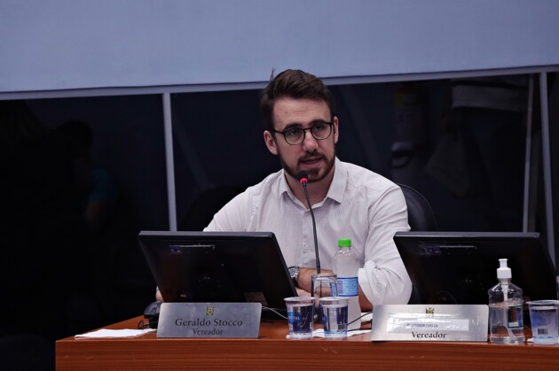 O vereador Geraldo Stocco (PV) durante Sessão Ordinária na Câmara Municipal