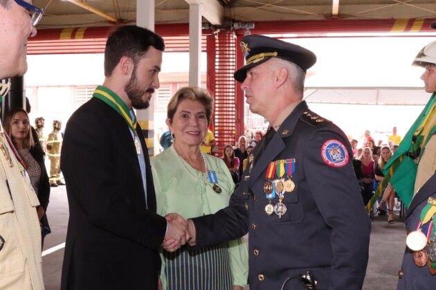 De acordo com o tenente-coronel Carlos Alberto de Oliveira, ex-comandante do Grupamento e proponente da comenda, a Câmara tentou por diversas vezes tentou restabelecer o fundo municipal para auxílio do trabalho do Corpo de Bombeiros