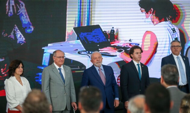 O ato ocorreu em cerimônia no Palácio do Planalto, nesta quinta-feira (20), com a presença do presidente Luiz Inácio Lula da Silva