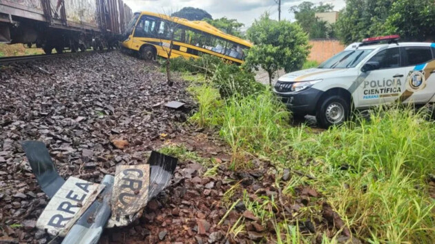 A batida, que aconteceu no final na manhã desta quinta-feira (9), provocou a morte de duas alunas