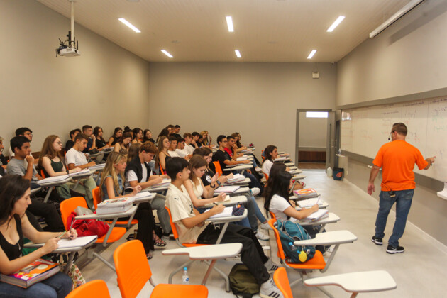 A proposta do curso é preparar os estudantes para o retorno do vestibular da UTFPR