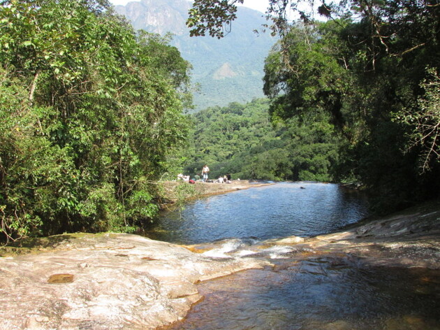 Cachoeira fica no Salto dos Macacos, local conhecido por ter uma piscina de 'borda infinita'