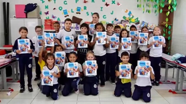 Além de impulsionar o aprendizado, o investimento também valoriza os educadores, melhorando as condições de trabalho