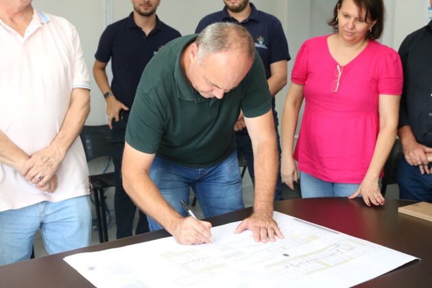 Prefeito Osnei Stadler assinou a ordem de serviço referente ao projeto na terça-feira (7)