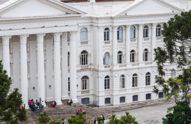 Instituição também instaurou um processo administrativo disciplinar para apurar o caso