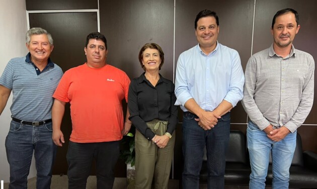 Encontro entre o deputado, a prefeita em exercício  Ione Tomaz e vereadores ocorreu em Curitiba, na segunda-feira (13)