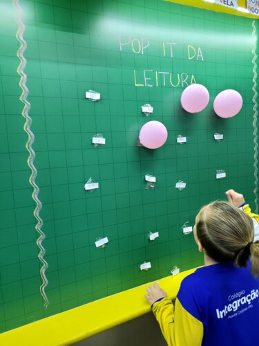 Em uma das atividades realizadas os alunos deveriam estourar balões e recitar a sílaba que estava dentro