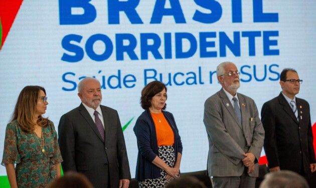 Durante cerimônia, Lula destacou que a promoção à saúde bucal passa pelo acesso aos demais serviços