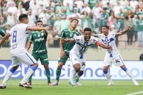 Time de Diadema quebrou a invencibilidade do Palmeiras ao vencer por 2 a 1 neste domingo