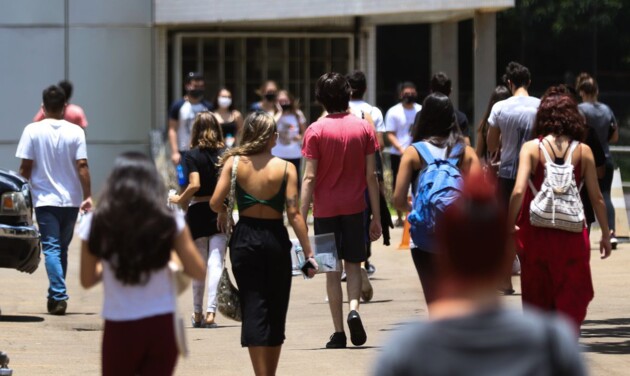 Para ter acesso à bolsa integral, o estudante deve comprovar renda familiar bruta mensal de até 1,5 salário mínimo por pessoa