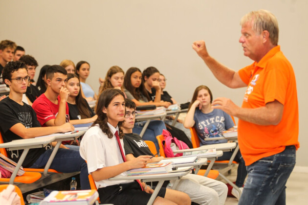 O curso possui seis meses de duração, com início das aulas em maio e o término no mês de novembro