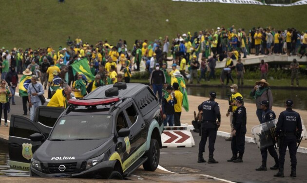 Quase mil pessoas foram presas após os atos golpistas em Brasília
