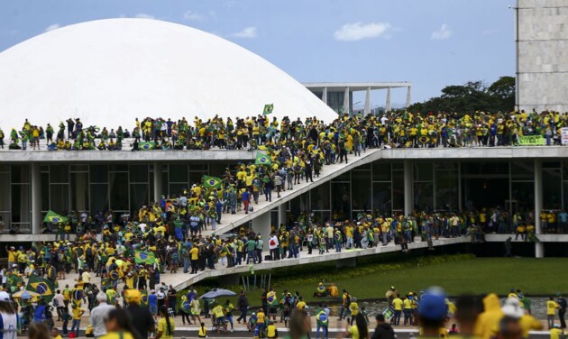 Manifestantes bolsonaristas invadem o Congresso Nacional em 8 de janeiro