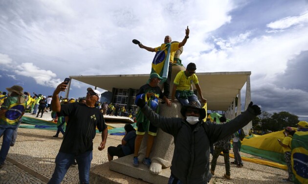 Sedes dos Três Poderes foram invadidas e amplamente depredadas por apoiadores do ex-presidente Jair Bolsonaro em janeiro deste ano