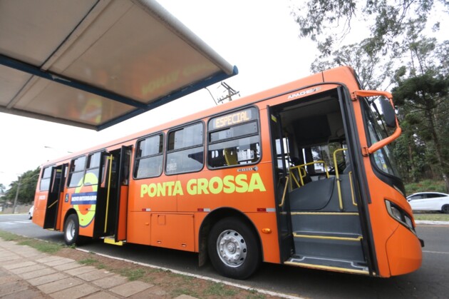 Ônibus do transporte coletivo foi roubado por volta das 21h50