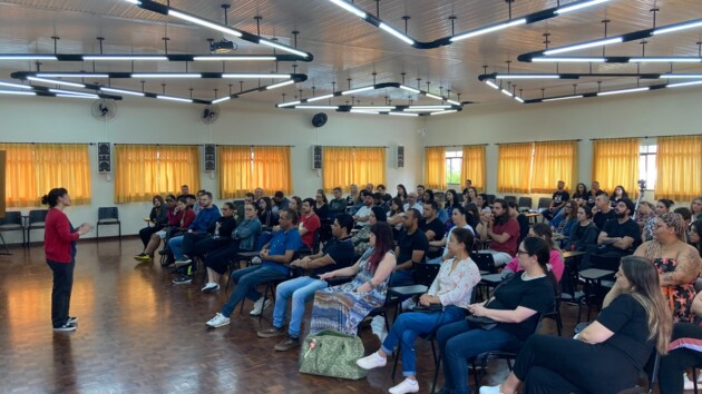 O evento que aconteceu no salão de eventos da Igreja São José contou com 90 pessoas, que entenderam um pouco sobre o mundo da palhaçaria, como essa prática foi chegar nos hospitais