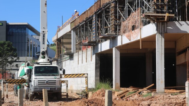 Obras de construção avançam e projeto entra na fase de negociações com diferentes marcas do varejo que estarão presentes no empreendimento previsto para inaugurar no segundo semestre do próximo ano