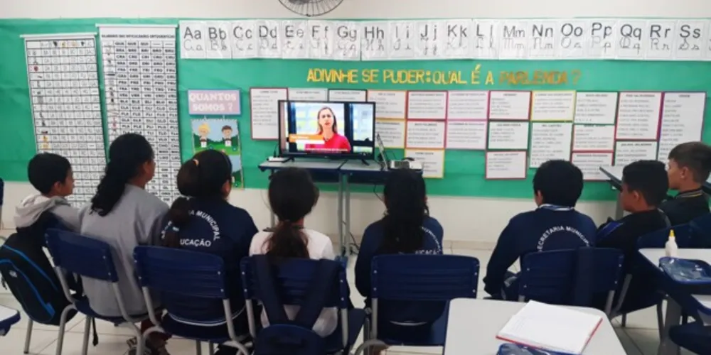Professora destaca contentamento com resultado da proposta em sala
