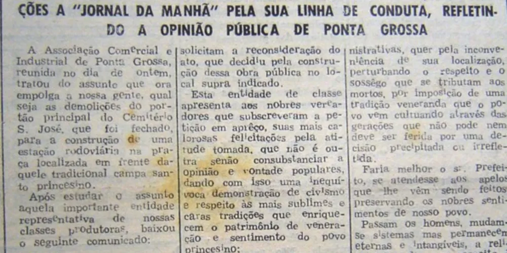 A matéria publicada em 12 de junho de 1957 informava a respeito da movimentação de entidades e pessoas contra a demolição do portão principal do Cemitério São José