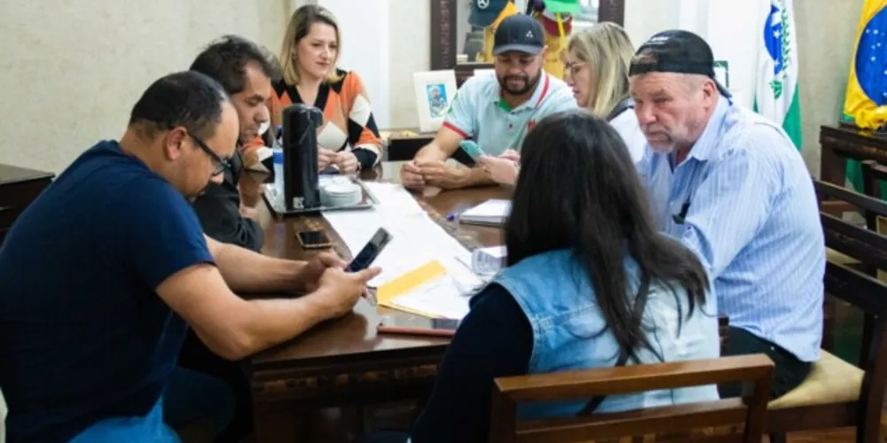 Ação da Secretaria de Agricultura tem como objetivo trocar materiais recicláveis por frutas, verduras e legumes da estação