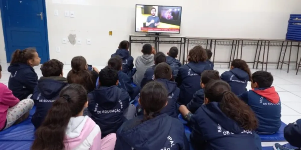 Educadora destaca excelente aula e aprimoramento do conhecimento dos estudantes