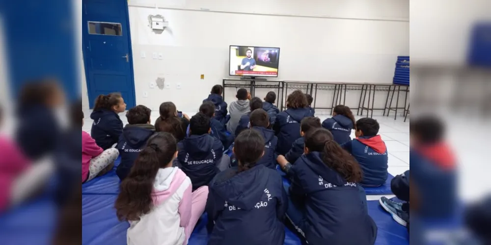 Educadora destaca excelente aula e aprimoramento do conhecimento dos estudantes