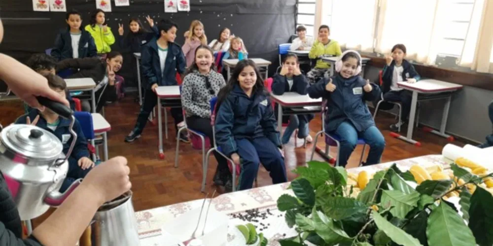 Docente destaca que alguns alunos nunca experimentaram café e que gostaram da experiência