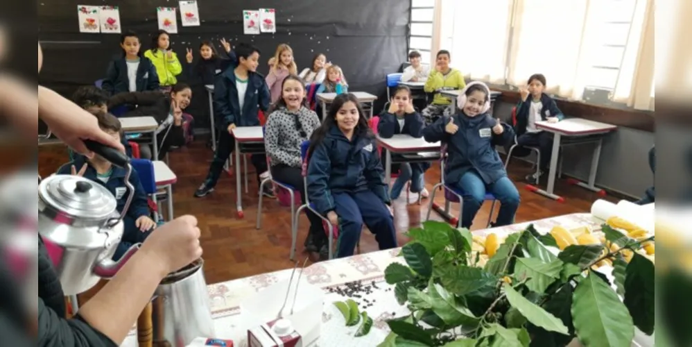 Docente destaca que alguns alunos nunca experimentaram café e que gostaram da experiência