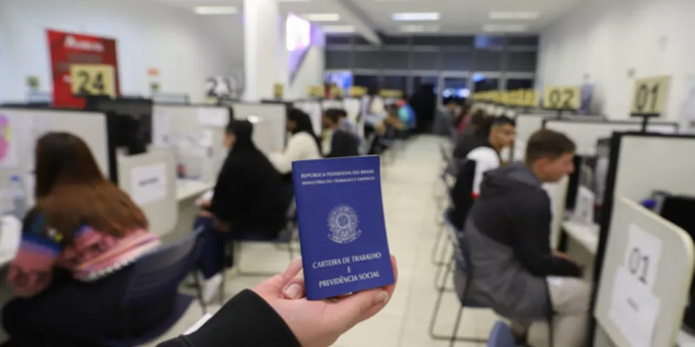Agências do Trabalhador do PR começam a semana com 14 mil vagas