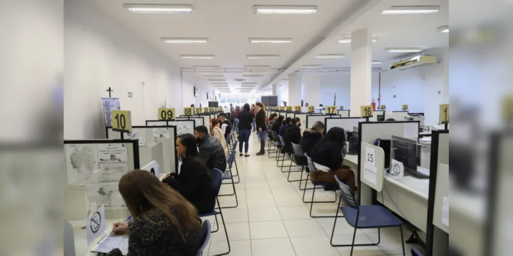 Emprego: Agências do Trabalhador ofertam 12,4 mil vagas no PR