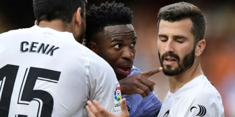 Vinicius Jr. (foto) acabou expulso na derrota do Real Madrid